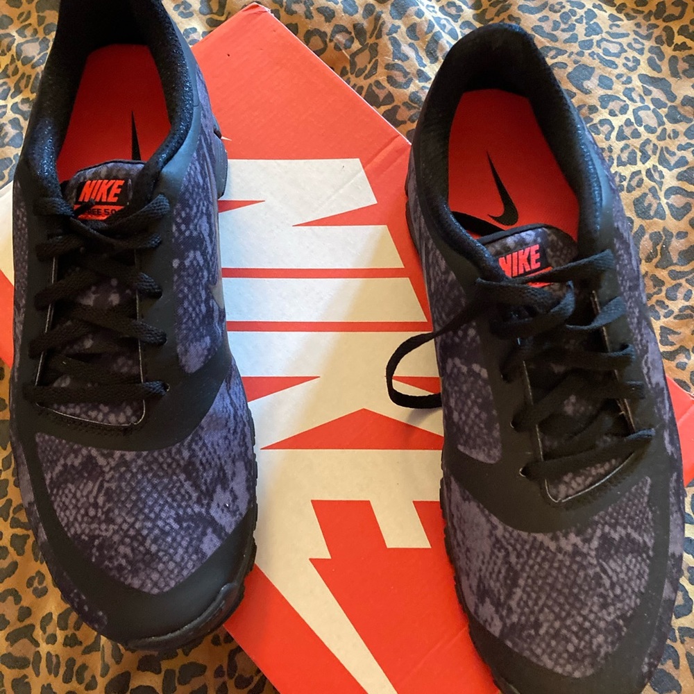 New in box Ladies Nike Sneakers